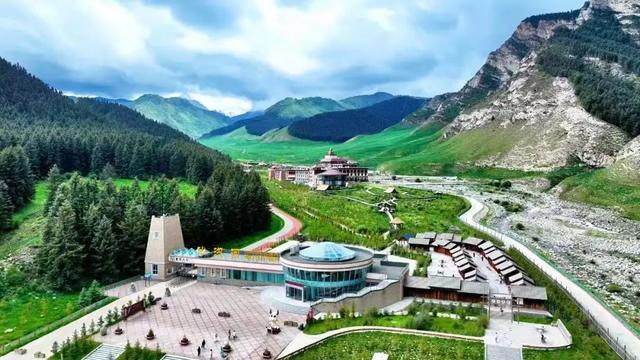 2025 暑期最新攻略｜奔赴祁连山冰沟河 22℃清凉之约，附登山证书领取指南