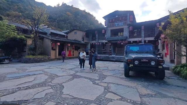 赏秋秦岭，摩旅商洛（13）打卡牛背梁、狂奔G211国道，住宿广货街