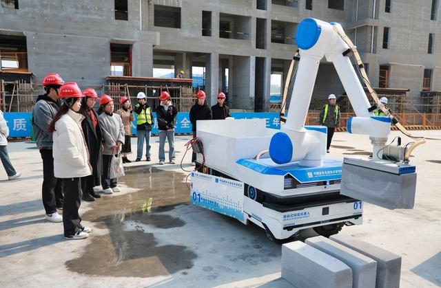 湖北城市建设职业技术学院：“机器人造楼”走进实训课堂