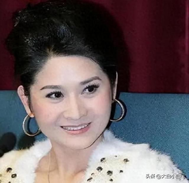 陪睡陪玩只是冰山一角！看到明星曝圈中内幕，才知道圈里水有多深