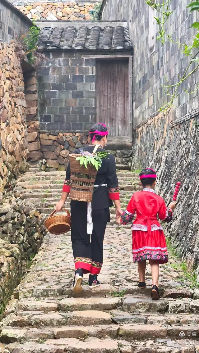 彩色旅图|光影里的霞浦:馒头山、下尾岛,半月里的畲族小姑娘