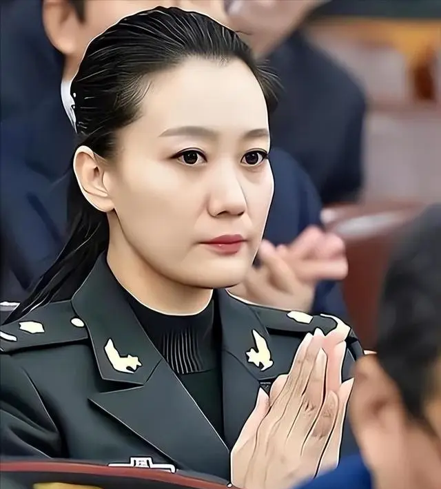 父亲是前外交部部长，妻子是阎维文女儿，他却靠自己实现“王炸”