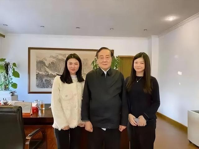 官媒爆出猛料，6个私生子，情人全是下属，宗老私生活被扒太炸裂