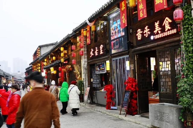 贵州：畅游安顺风光，感受黔中民俗！