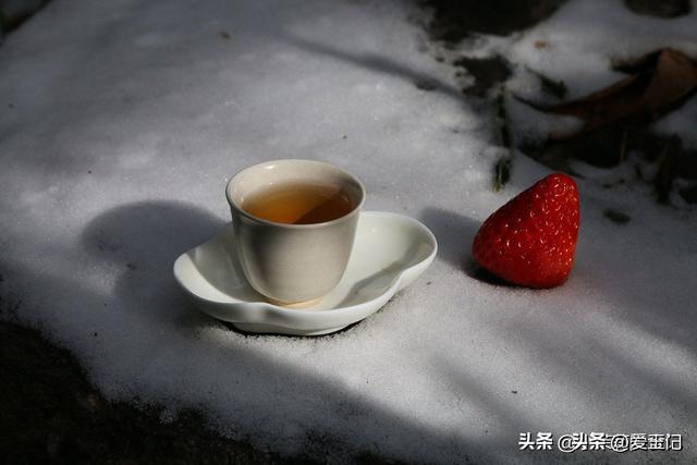 “早小雪，冻死老牛；晚小雪，秋衣过冬”，今年小雪是早还是晚