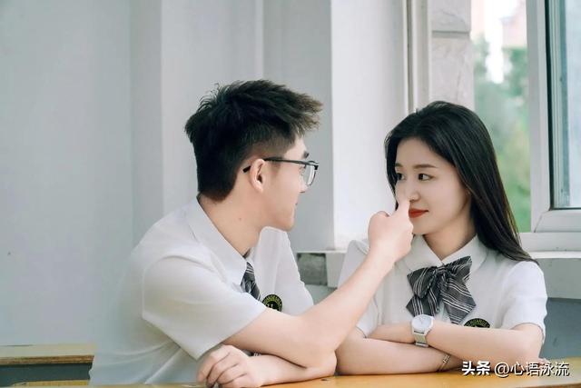 从校服到婚纱，他们的爱情是时光最美的馈赠