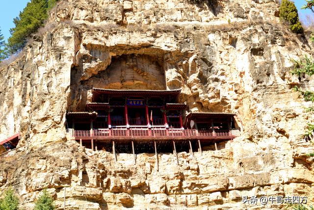 山西宁武石门悬棺：万仞崖龛藏古柩、千年石棺映翠岚