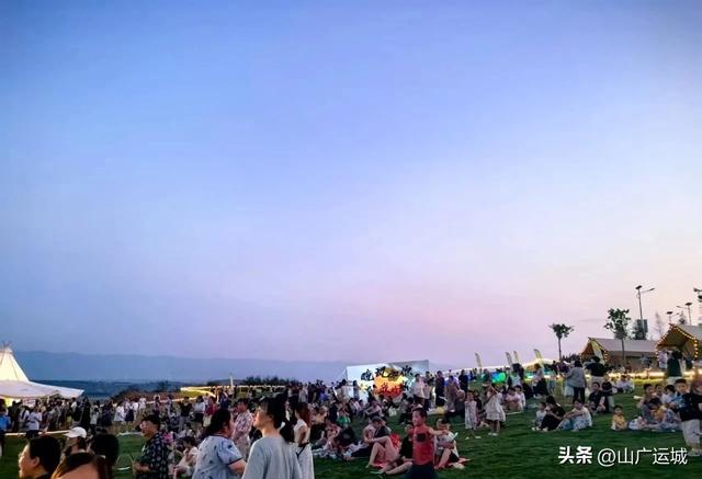 这个夏天 无需远行 大禹渡禹王台太空舱露营地给你一个清凉的夏日。