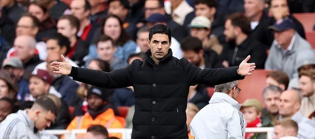 2-0！比赢球更狠的是：核心伤退仍碾压+全民皆兵，这支枪手太恐怖