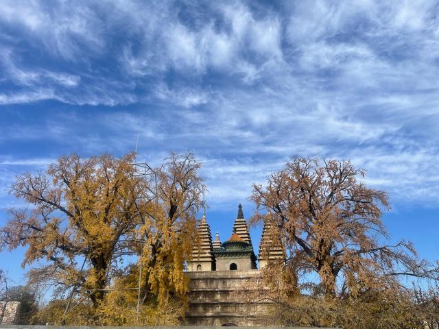 初冬，六百年五塔寺的最后一抹鎏金