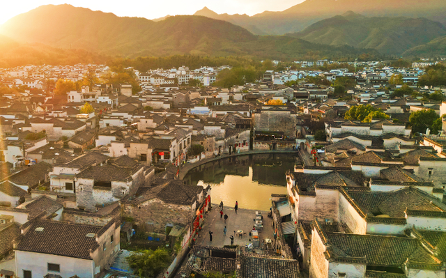 此心安处是黄山｜一位跑者的35场马拉松后，在徽州找到精神归乡 | 皖美冬日 | 第十五届安徽国际文化旅游节