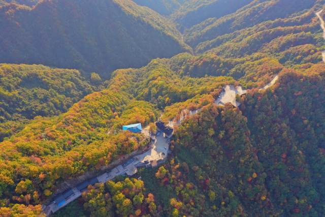 烟火漫石泉，山水寄长情