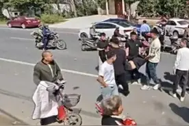 无耻！河南信阳结婚日哥嫂临时加彩礼，新娘被强带走，警察来处理图片