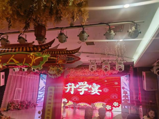 想钱想疯了？河南一女生考上大专举办升学宴，评论区现恶心一幕！