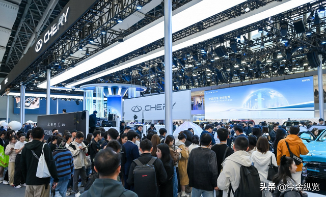 别再喊“烧钱货”！新势力绝地反击，三巨头亮出王牌改写行业格局