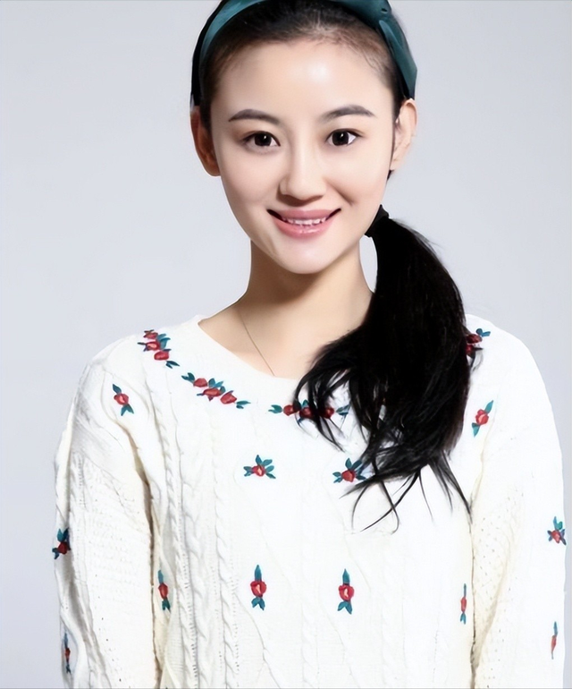 原来她早已去世，26岁全身溃烂因癌症而亡，被家人“吸血”多年！