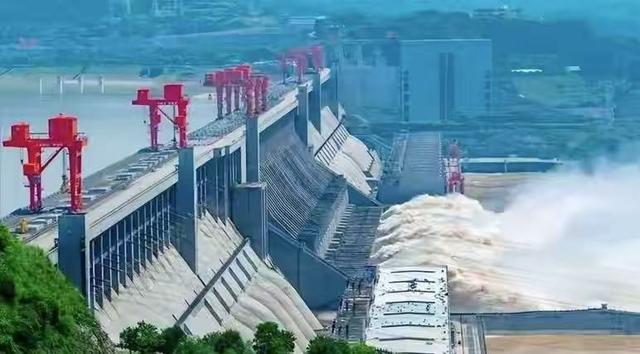 三峡大坝 “账本” 曝光：运行了 20 余年，2500 亿投入如今回本了吗？