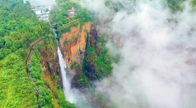 韶关晚秋“神仙景致”：云海、奇峰、秋叶奏响绝美“三重奏”！
