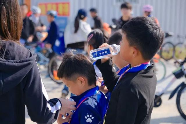 今天，骑遇日照，出发！他们共赴最美秋日！