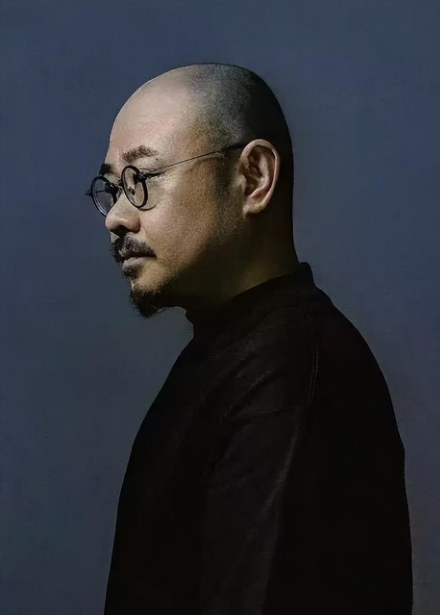 章子怡也没想到，离婚刚两年的54岁汪峰，竟走上了另一条上坡路