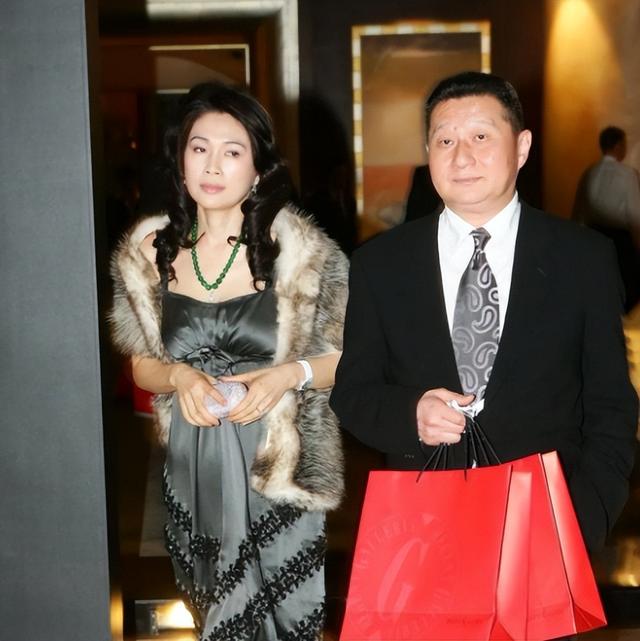 包养情人无数	，娶初中同学女儿为妻，玩老婆闺蜜，孙道存有多放荡