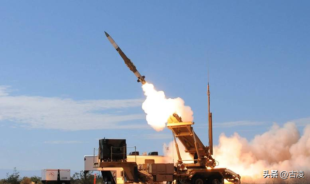 这个国家一口气花150亿请中国驻军	，又花35亿买导弹，付款极爽快