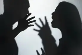 一辈子的潮湿不是父母的离开，而是我这样的图片