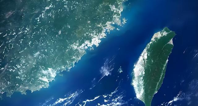 东引岛：距离大陆仅50公里，武装严密，山体竟早就已被全面挖空！​