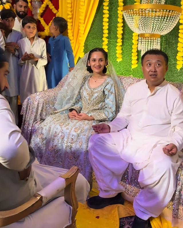 44岁东北潘哥与巴铁媳妇完婚，婚礼成当地天花板，龙七功劳最大