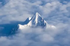 珠穆朗玛峰明明只有一半在中国，为何全世界都认为它是中国的？图片