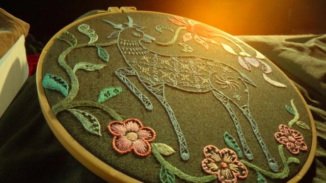 张忠芳：一针一线间串起深山与故宫的对话｜乡村有工匠