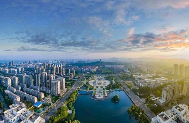 山东面积最小的地级市，比日照、威海还小，常住人口不足400万