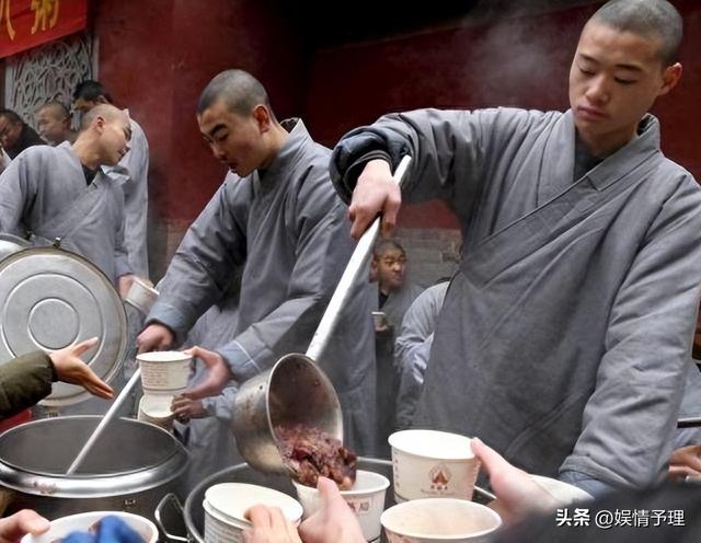 和尚们每天吃素，为何多是肥头大耳？看看他们的伙食就全都明白了