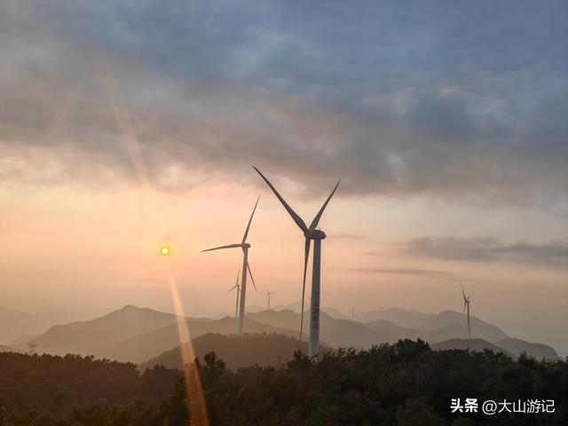 不止清凉！保康横冲：森林步道、天空之镜、风车日出、星空露营