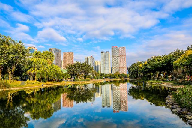 涛光碧影城似锦