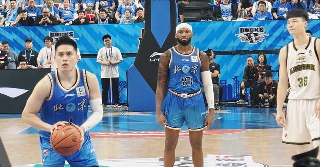 北京94-81大胜辽宁，没想到赛后吴乃群说这种话	，裁判吹罚有猫腻