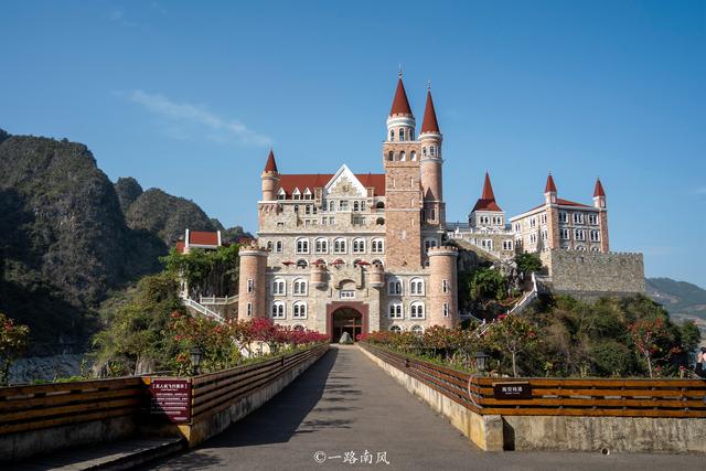 兴义孤岛上出现童话城堡，花2.4亿元建造，被捧为网红景点