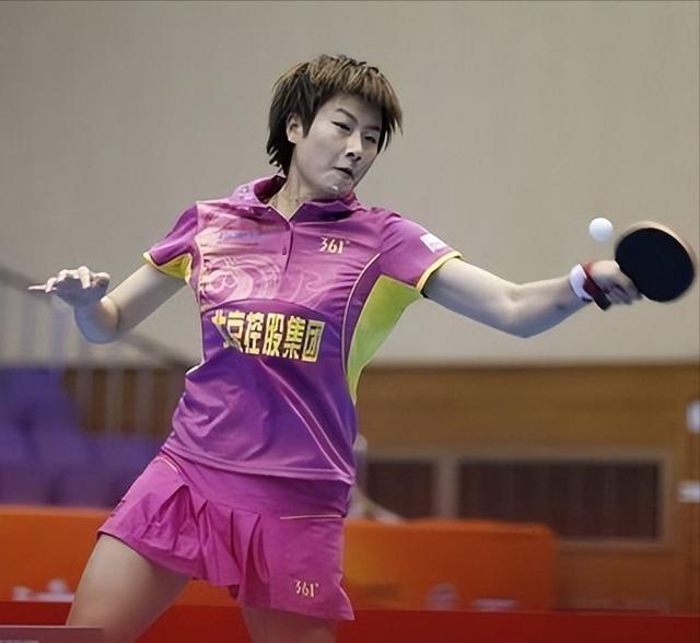 原来他是乒乓球奥运冠军丁宁的父亲，难怪退役后她能在北京当校长