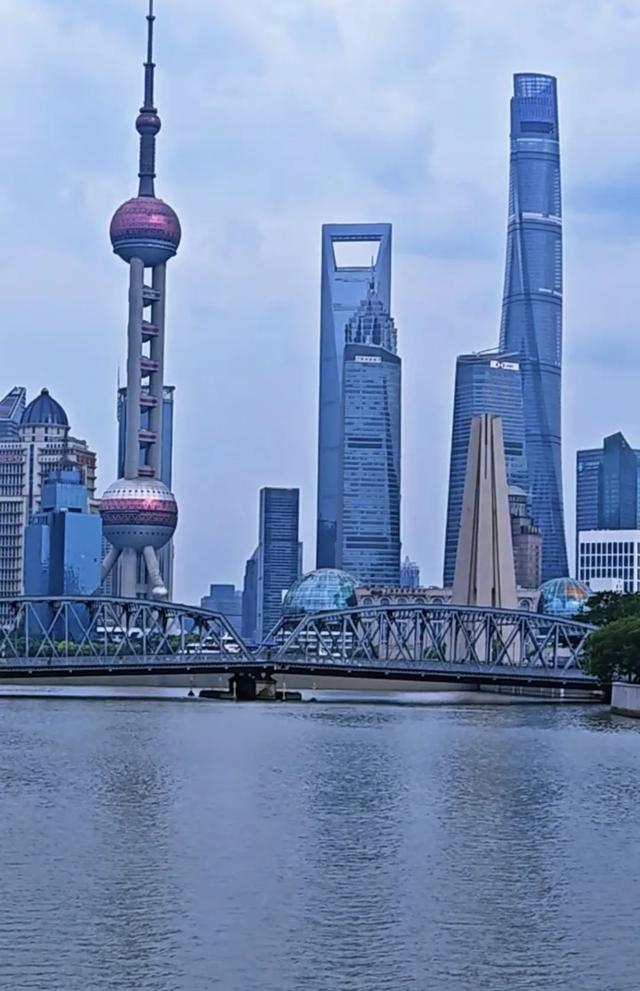 来上海就不可错过苏州河,这里的风景极具大上海味道,来看看!