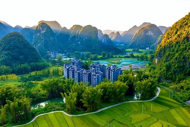 最适合老年人的10条自驾黄金路线！路况好、节奏慢、风景绝美！