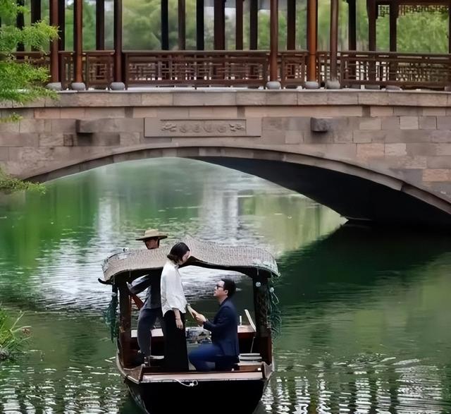 霍启仁举行婚礼，大嫂郭晶晶缺席，让人讨厌的事情发生了