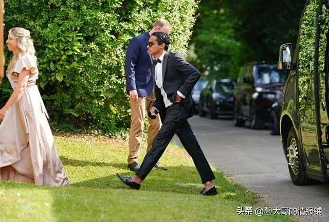 谷爱凌参加乔布斯小女儿Eve jobs的婚礼，一袭蓝色长裙优雅又霸气