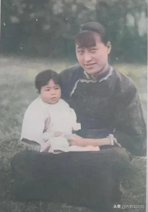 蒋介石唯一女儿有多美？先后嫁给他的“死敌”，晚年继承天价遗产