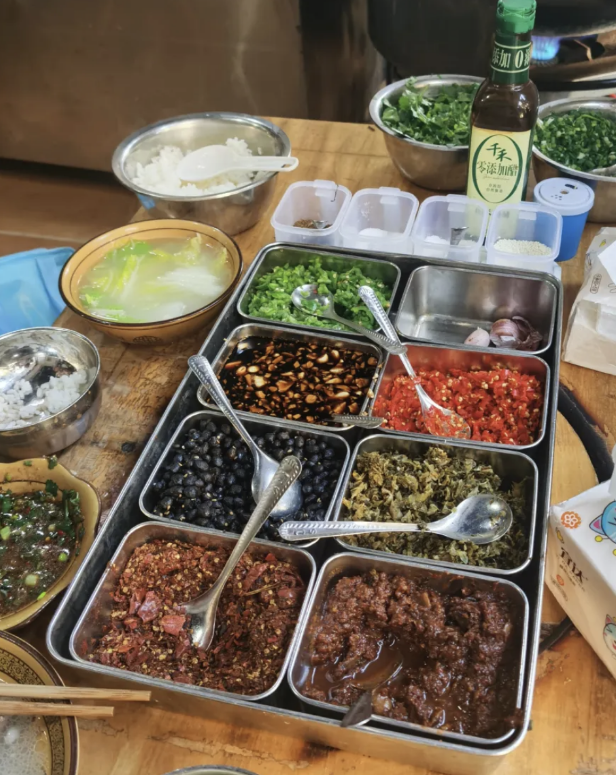 比大理浪漫！比昆明更近！高铁直达阳光小城，2万株蓝花楹美疯！观海登山，美食吃到爽！