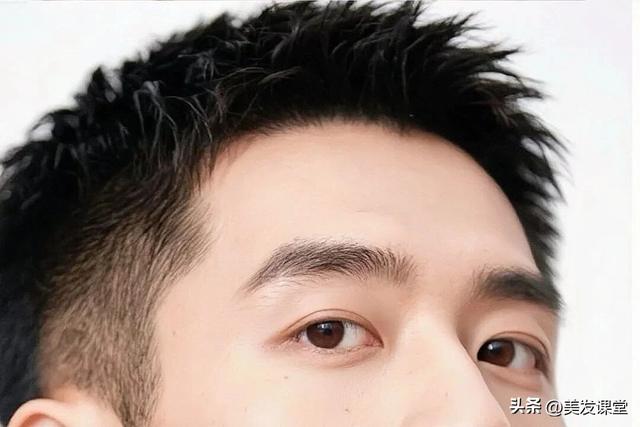 男生选对发型太重要了，剪个短发清爽又精神，出门不费时间打理