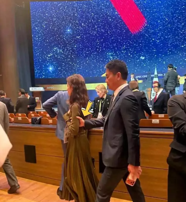 婚变传闻真相大白不到半月，章泽天高调官宣喜讯，终于等到这一天