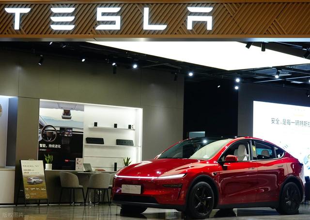 马斯克重注Robotaxi，特斯拉能否撑起下一个万亿神话？