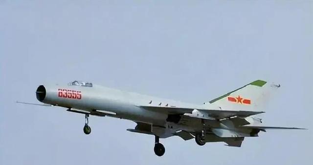 美国人还在做梦？翻出20年前旧历，嘲笑解放军登台难，战法已大变