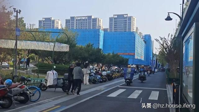 开了28年的钱江小商品市场全是围挡，这是要?