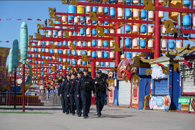乌兰察布之夜：一名特巡警的国庆“打卡地”